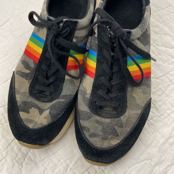 Gola by Anthropologie Montreal Camo Sneaker in Khaki/Black size 8 - Picture 2 of 8